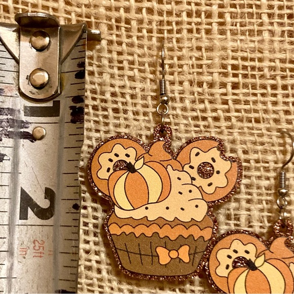 🎃ADD ON TO ANY BUNDLE FOR $5🎃 Disney Mickey Mouse Fall Pumpkin Cupcake Earrings - Picture 2 of 4